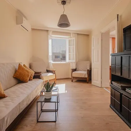 The Gramms Old Town Apartment *
